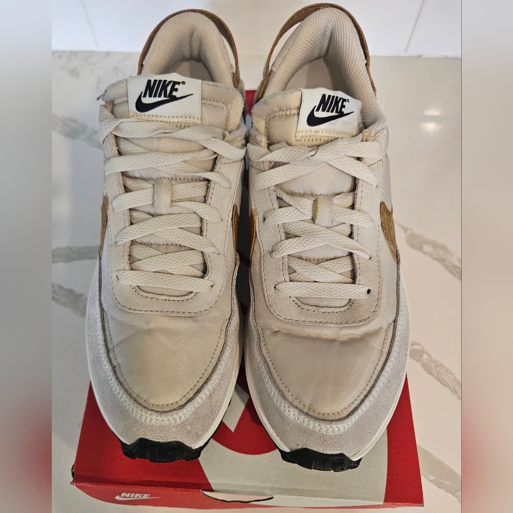 NIKE Waffle Debut ESS